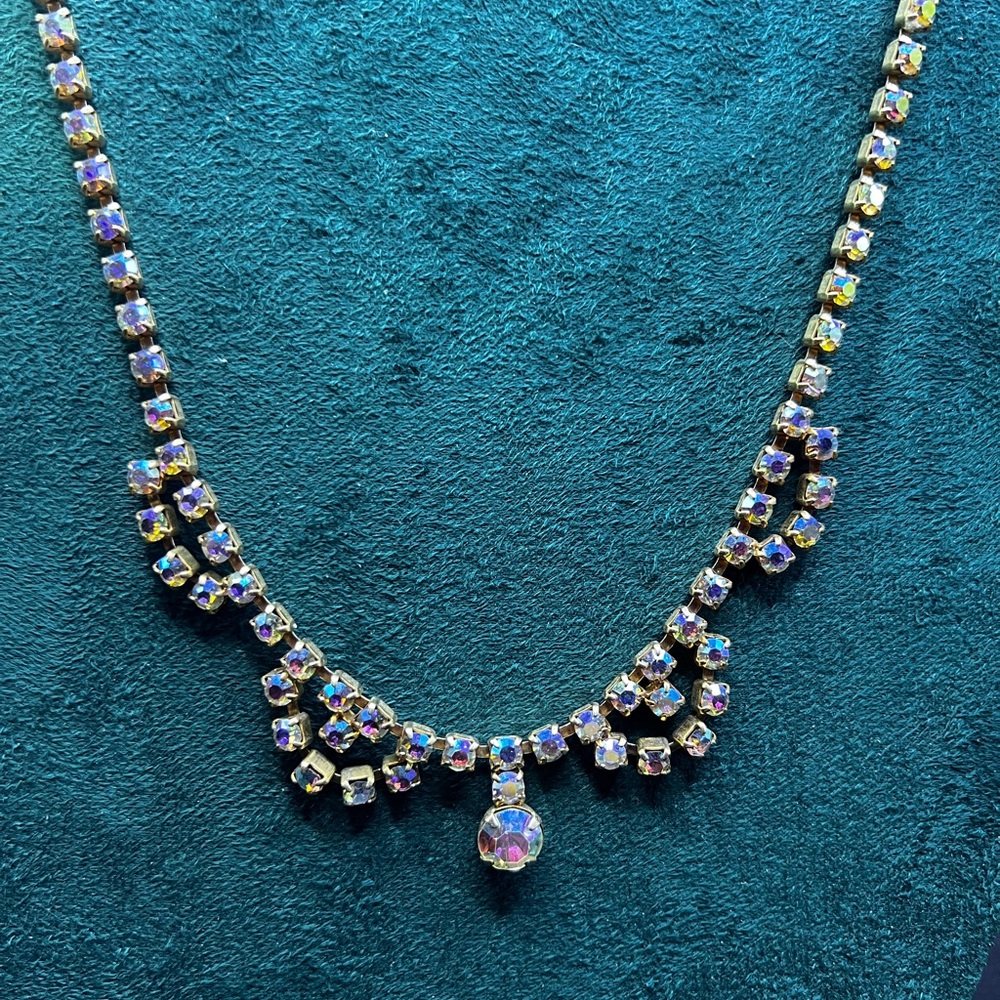 Aurora Borealis rhinestone necklace with Full back - Excellent Vintage condition